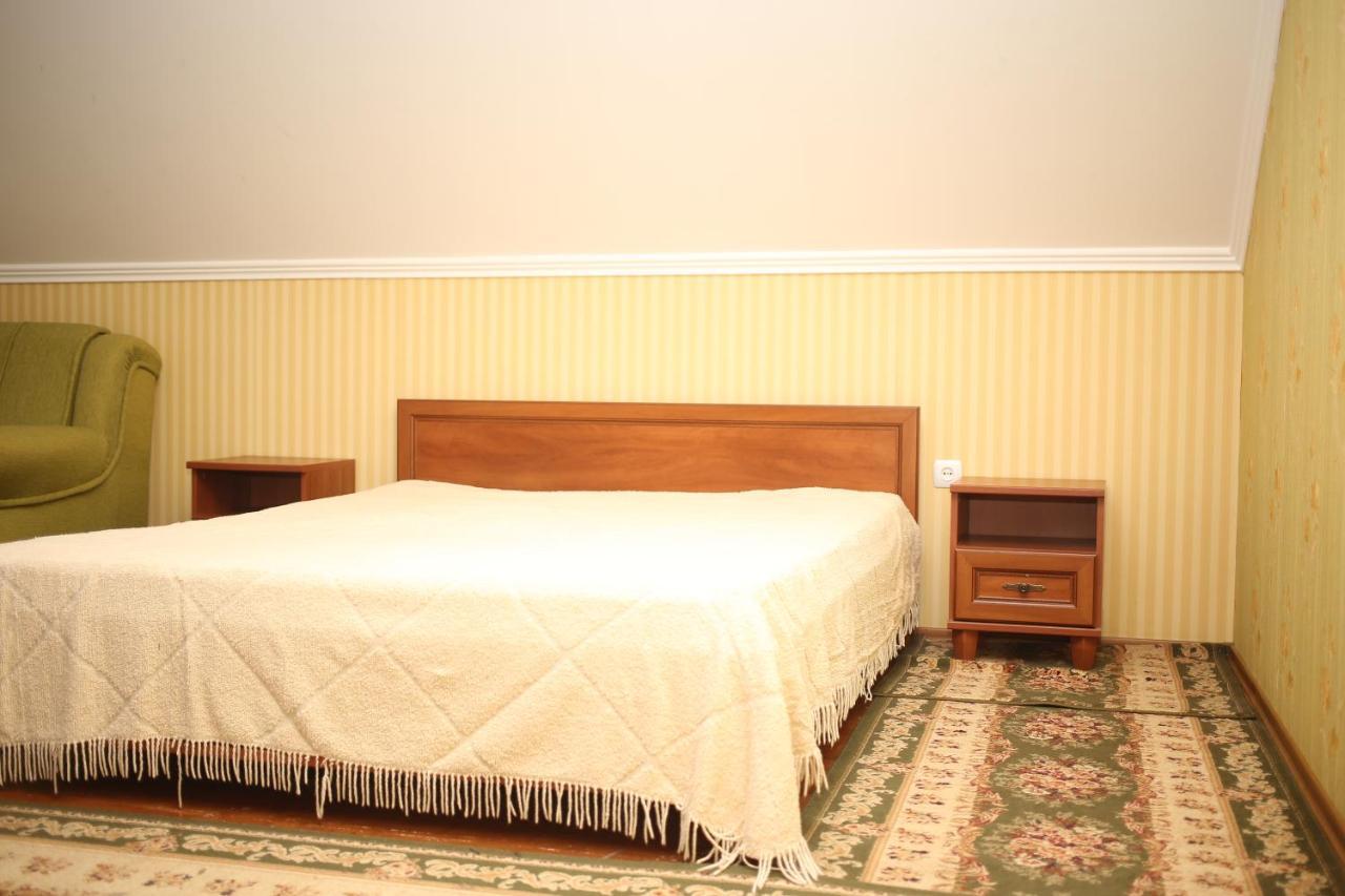 Hotel У Оксани à Solochyn Extérieur photo
