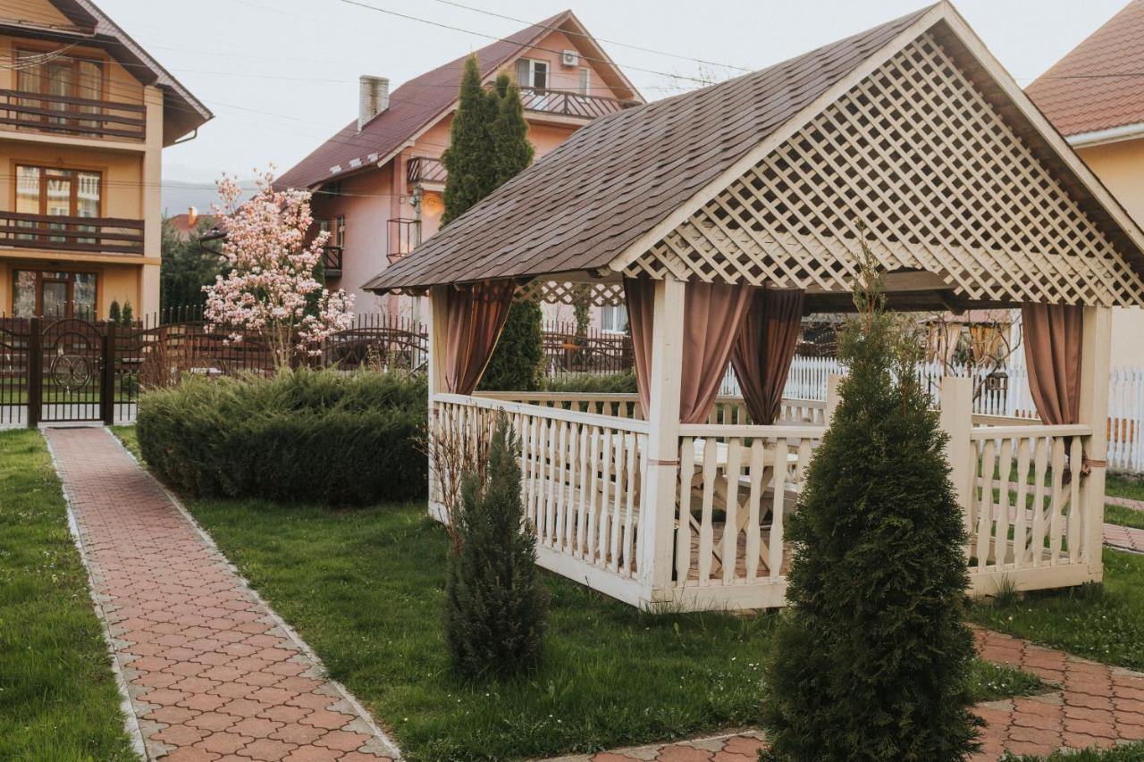 Hotel У Оксани à Solochyn Extérieur photo