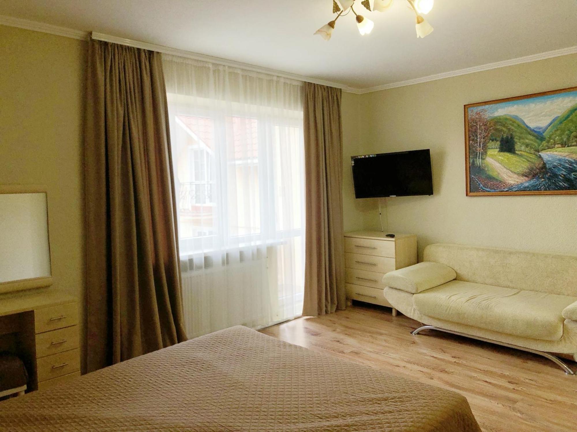 Hotel У Оксани à Solochyn Extérieur photo